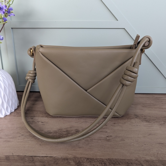 Antik Kraft Handbags - Antik Kraft Chic Beige Crossbody Bag